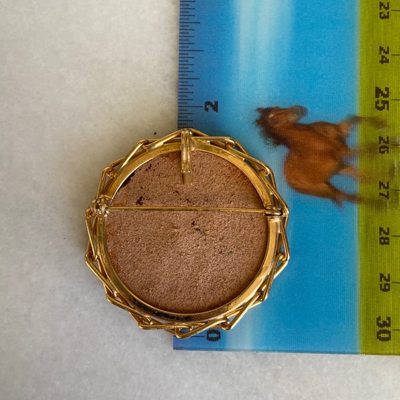 VINTAGE • Leather Peacock Brooch Hand Painted Gold Tone Bohemian Hippie Pin Cute - Picture 6 of 7